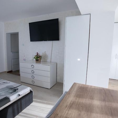 Apartament Central Apartman Zsilvásárhely Kültér fotó