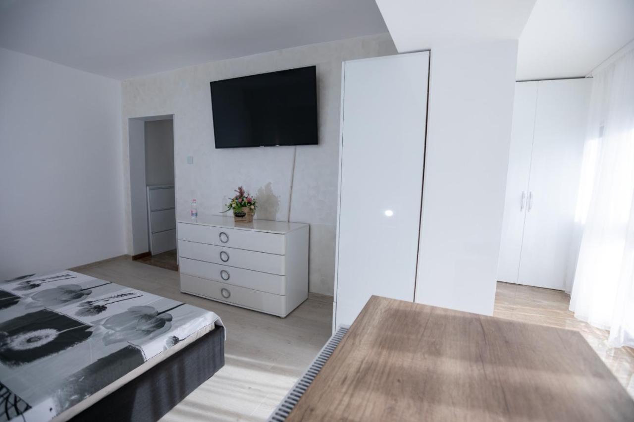 Apartament Central Apartman Zsilvásárhely Kültér fotó