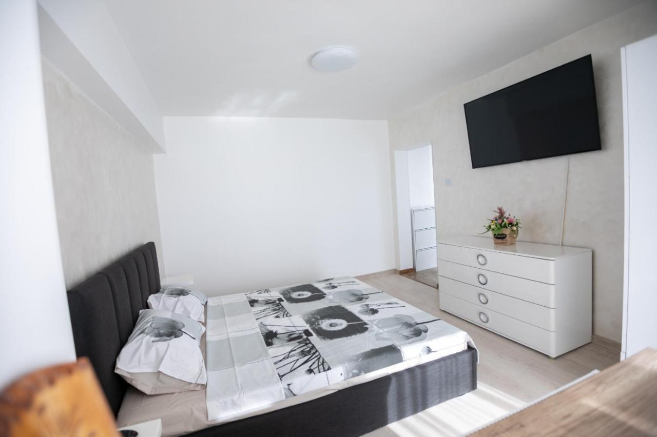 Apartament Central Apartman Zsilvásárhely Kültér fotó